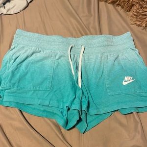 Running shorts with pockets